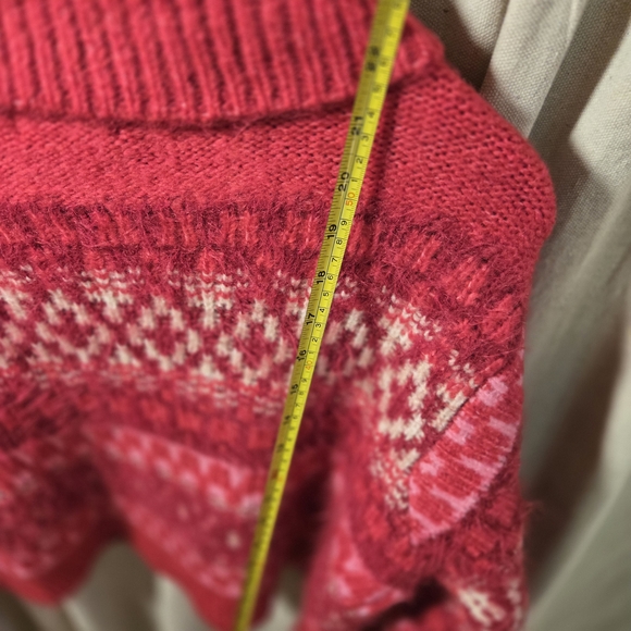 Cozy Red Patterned Turtleneck Sweater - Picture 7 of 7